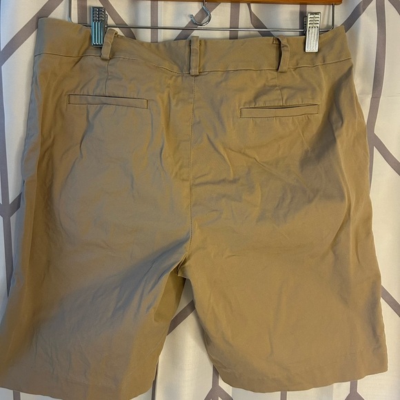 Talbots Beige Women's Shorts - Picture 2 of 4